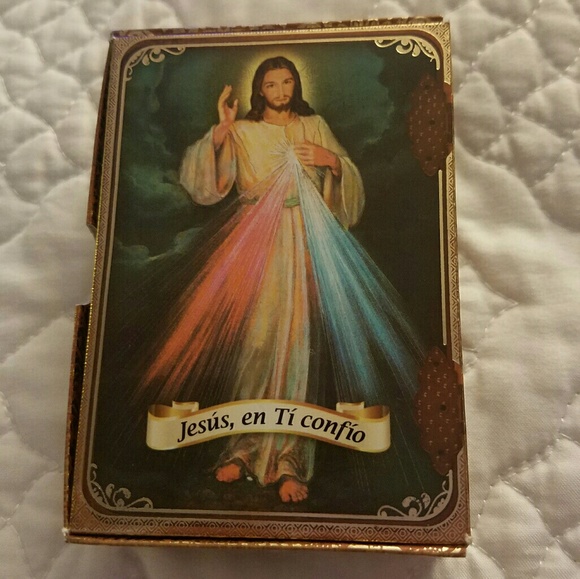 🚫SOLD🚫Divine Mercy: Rosary, Box, Book and Image - Picture 4 of 4