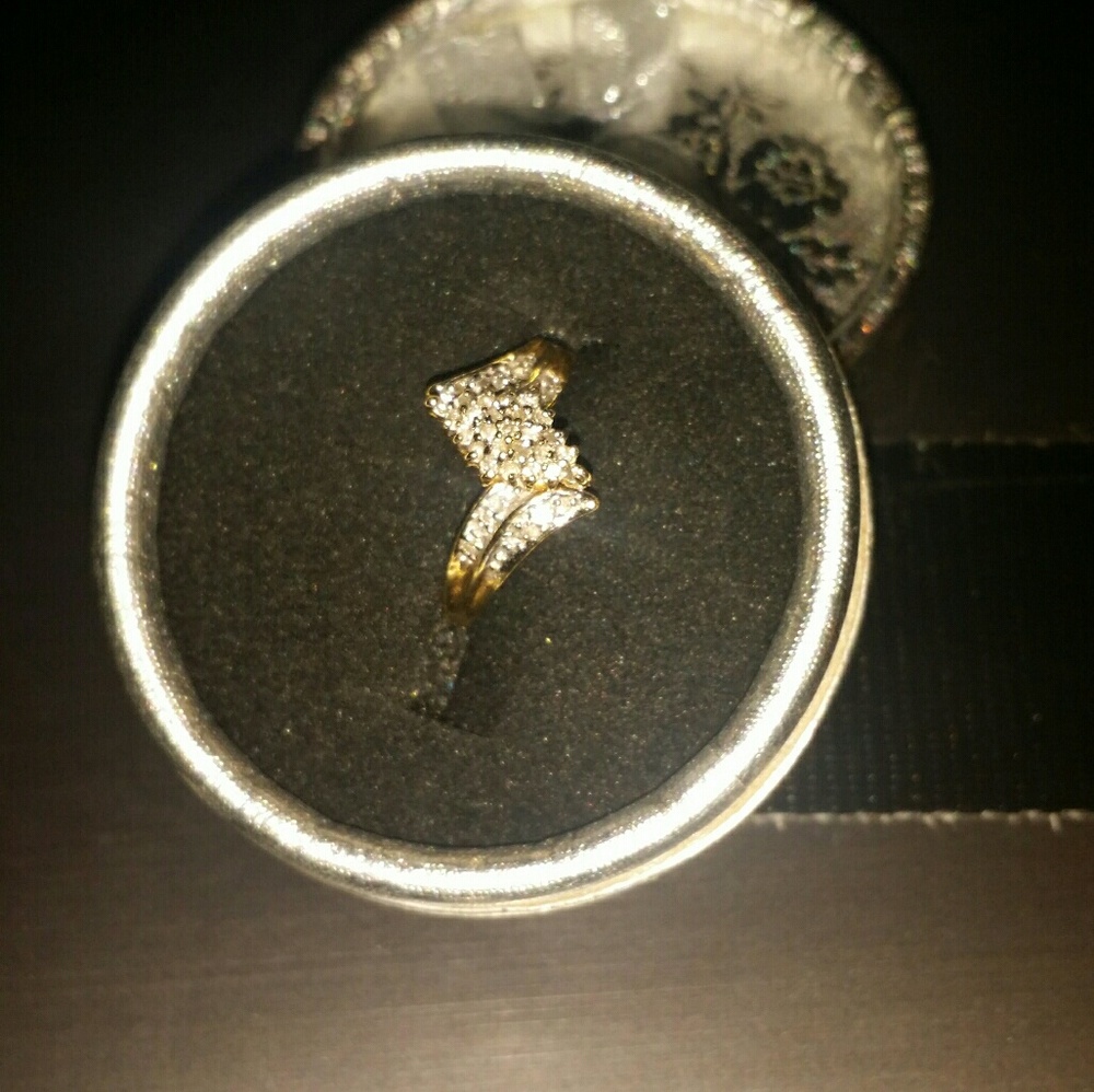 10kt diamond cluster ring