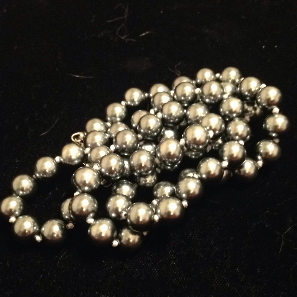 🎉Brand new listing🎉 grey pearl necklace