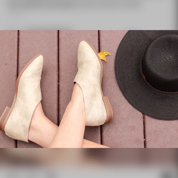 1 LEFT!!! NWT. Stone open shank flats - Picture 3 of 4