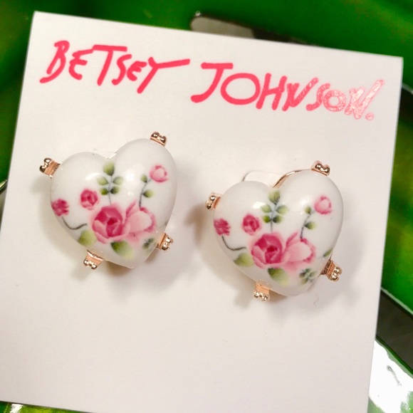 Betsey Johnson Jewelry - Betsy Johnson perfectly porcelain earrings 🌹💋