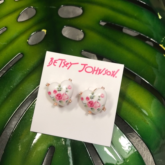 Betsy Johnson perfectly porcelain earrings 🌹💋 - Picture 3 of 4
