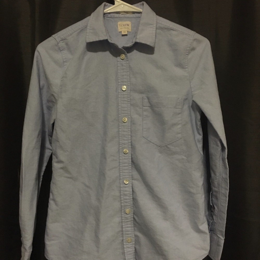 EUC J.Crew boy fit chambray button down top