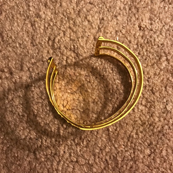 Gold Cuff bracelet, hammered design - Picture 2 of 2