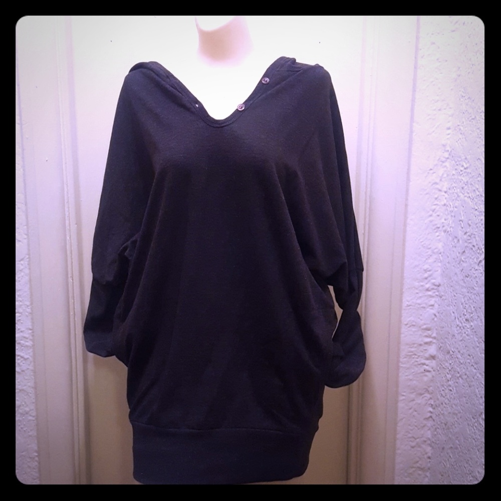 Hooded long sweater with pockets