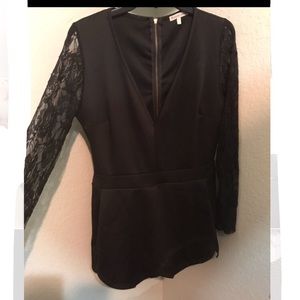 ❤️ Long sleeve Black romper sz XL ❤️
