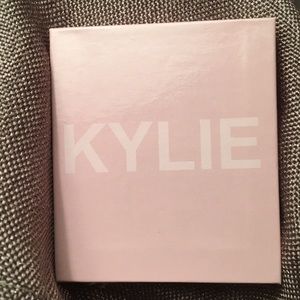 Kylighter in Cotton Candy Cream
