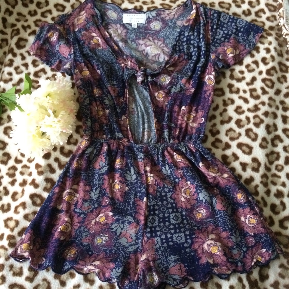 🍒💋 Kendall & Kylie romper - Picture 2 of 4