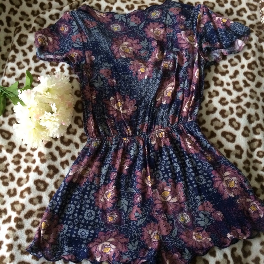 🍒💋 Kendall & Kylie romper - Picture 3 of 4