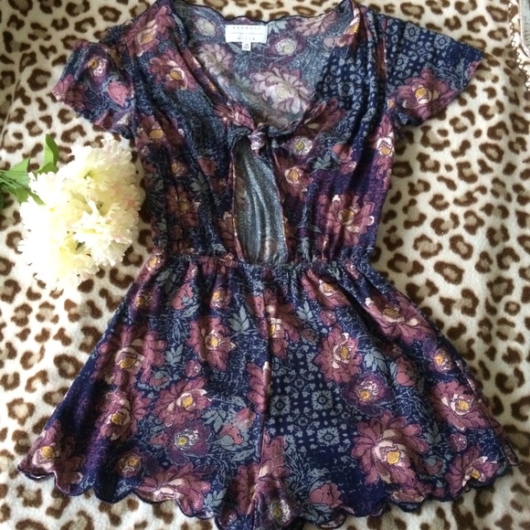 ππ Kendall & Kylie romper - Picture 2 of 4