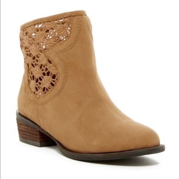 Scalloped Floral Lace Detail Slouch Ankle Booties - Picture 6 of 8