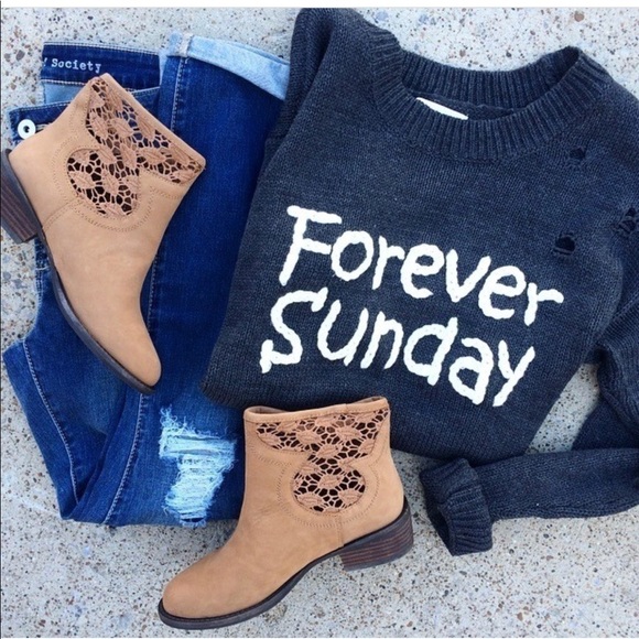 Scalloped Floral Lace Detail Slouch Ankle Booties - Picture 4 of 8