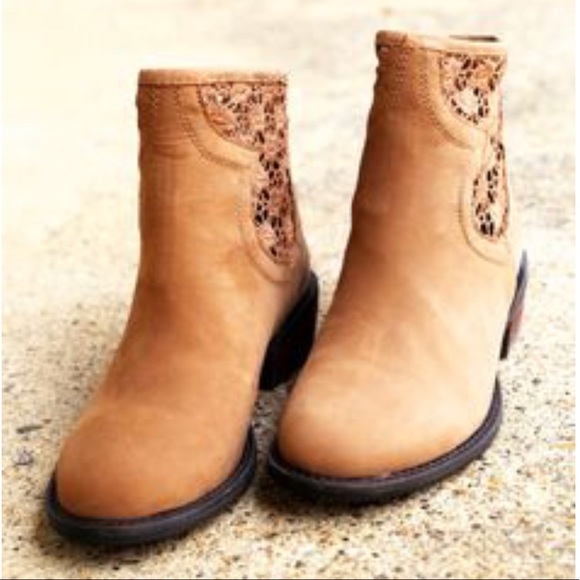 Scalloped Floral Lace Detail Slouch Ankle Booties - Picture 5 of 8