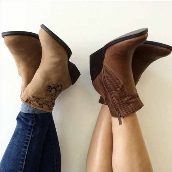 Scalloped Floral Lace Detail Slouch Ankle Booties - Picture 2 of 8