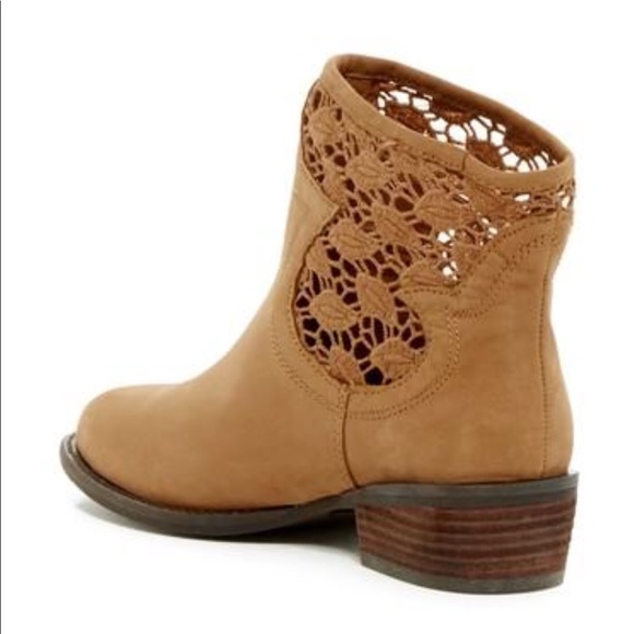 Scalloped Floral Lace Detail Slouch Ankle Booties - Picture 7 of 8
