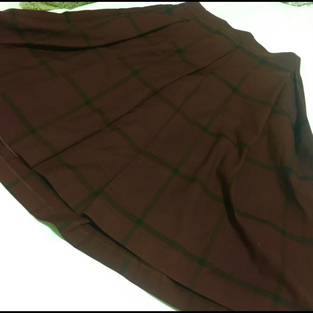 EUC Banana Republic burgundy plaid pleated skirt