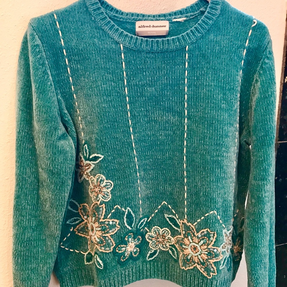 Alfred Dunner small velvet embroidered sweater