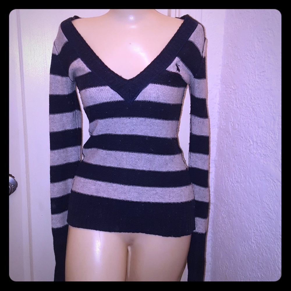 Abercrombie VNeck striped sweater