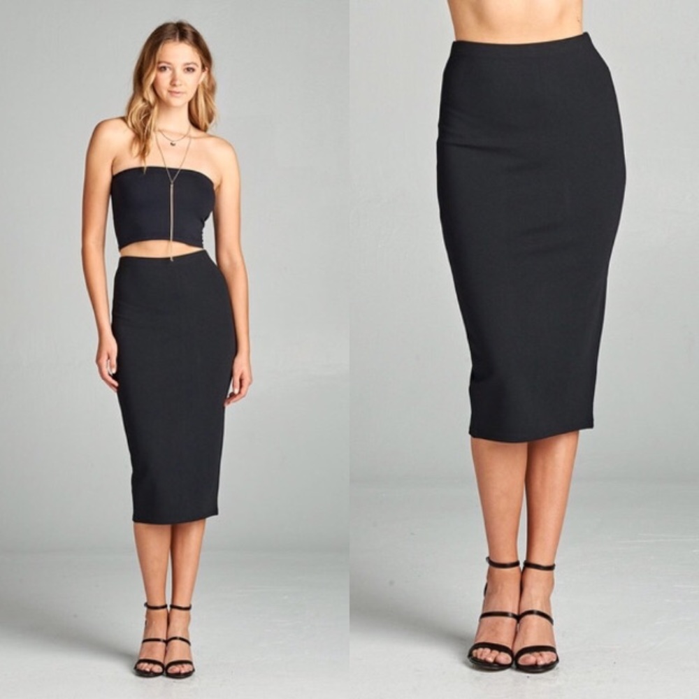 RESERVED 💐NWT Stretch Pencil Skirt With Back Slit - Picture 2 of 2
