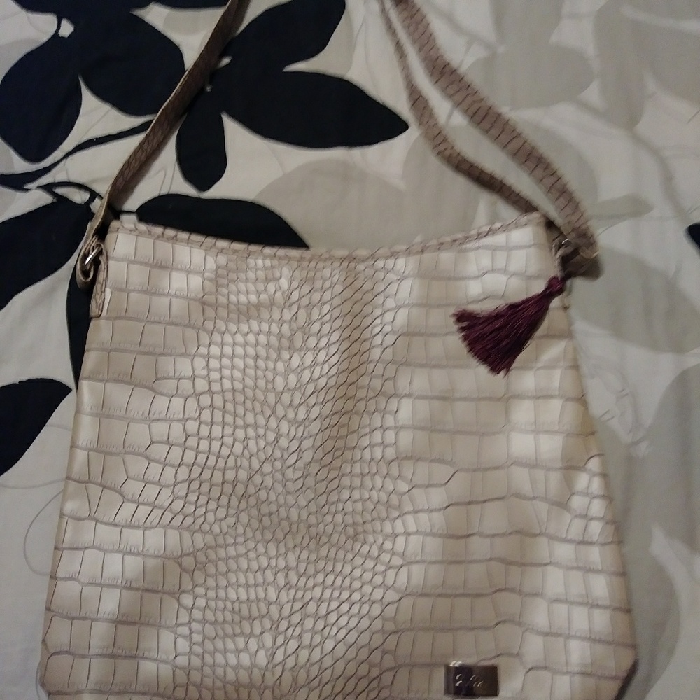 Divoga large office bag/ laptop bag with zip top.