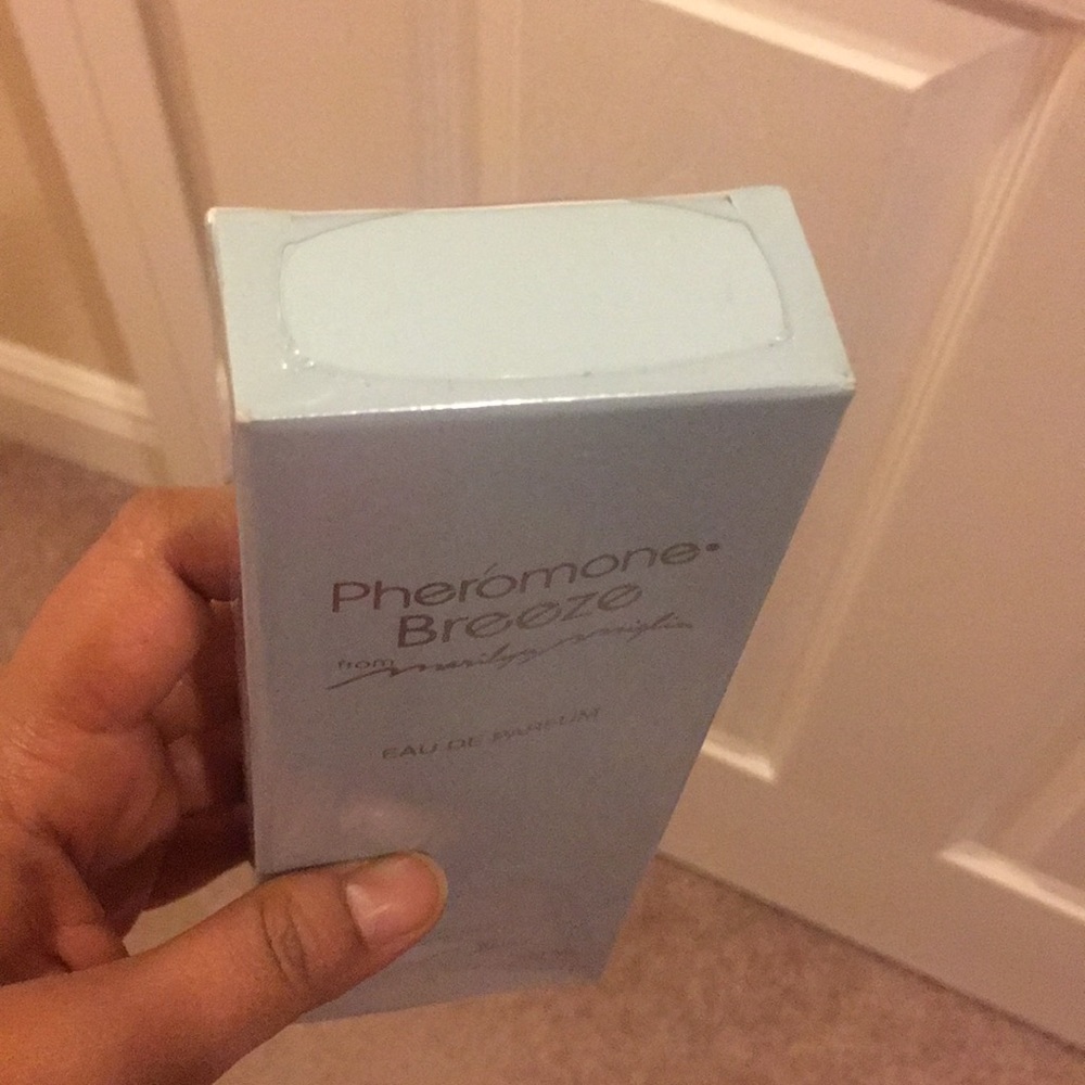 Pheromone Breeze Perfume- BRAND NEW - Picture 2 of 3