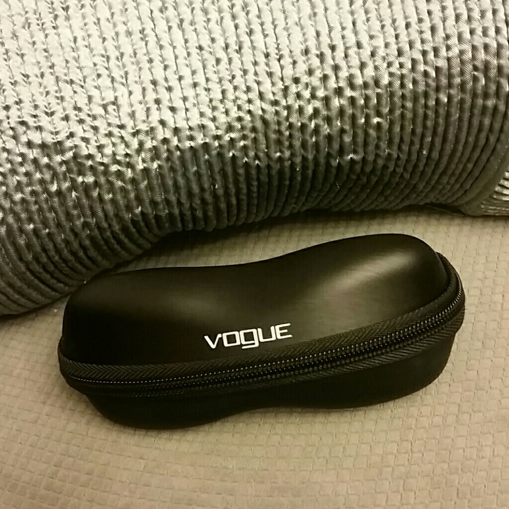 Vogue sunglasses case glasses case zip up