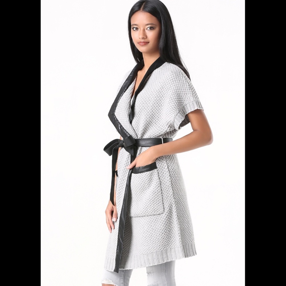 ~Woman’s Short Sleeve Sweater Coat~