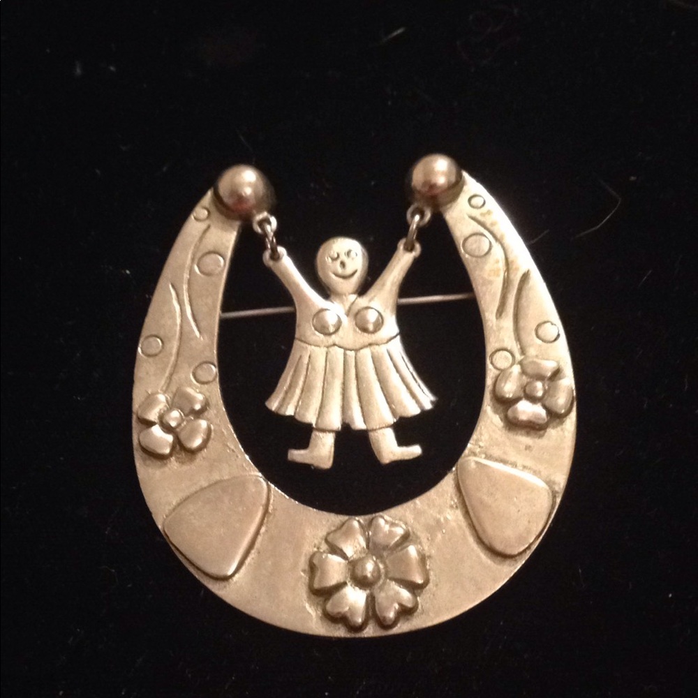 🎉Brand new listing🎉 brooch