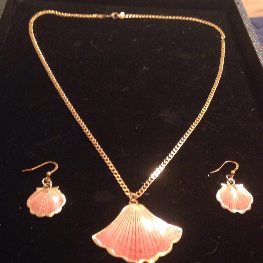 🎉Brand new listing🎉necklace and earrings