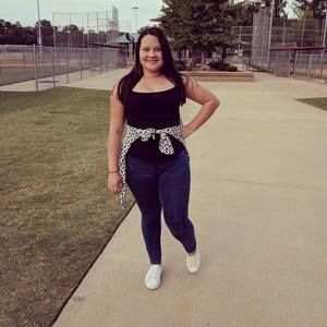 Meet your Posher, Camila