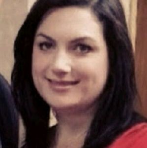 Meet your Posher, Larissa