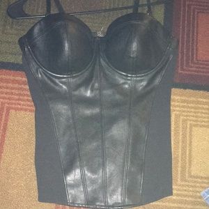 Leather looking halter with removable straps