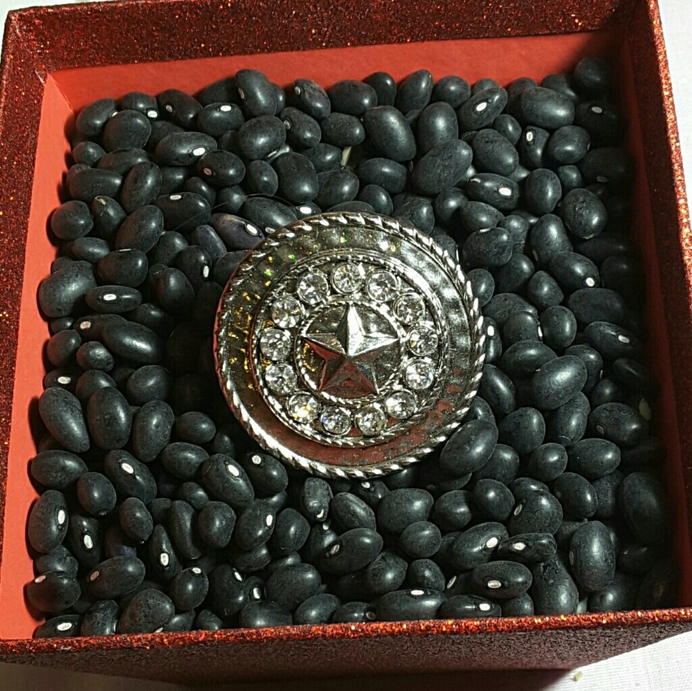 Texas star fashion ring with clear rhinestones.