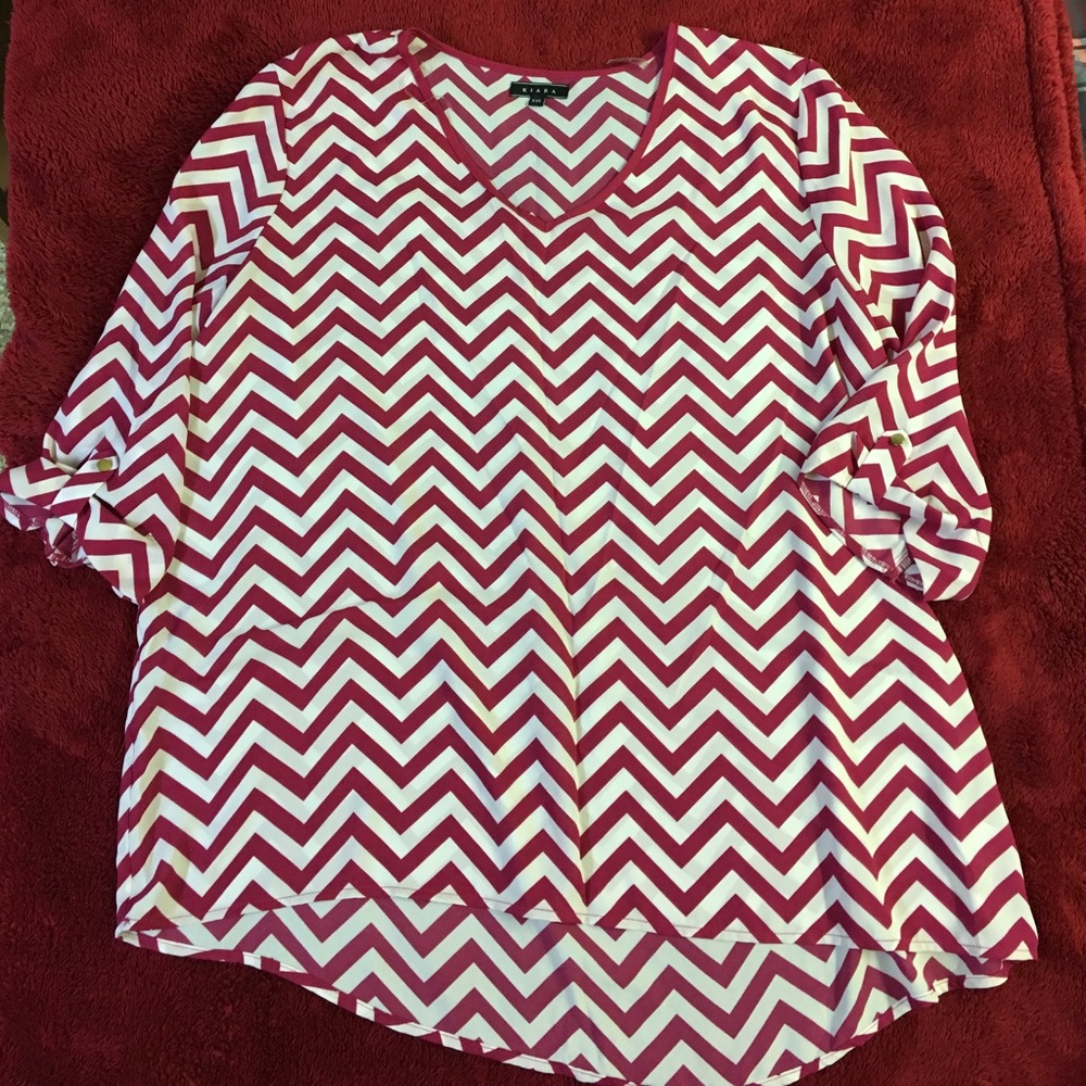 Red and white chevron blouse by Kiara in a XXL