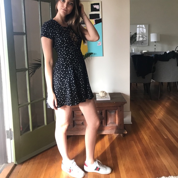 Super Cute dress FLASH SALE - Picture 4 of 6