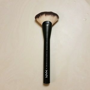 NYX powder brush