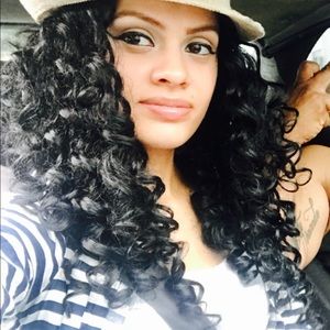 Meet your Posher, Claudia