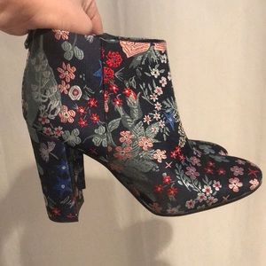 Sam Edelman Cambell Embroidered Bootie - Size 9