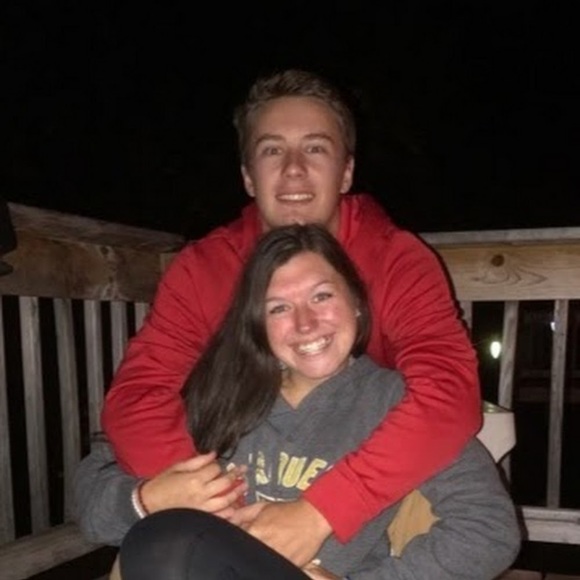 Meet your Posher, Abbigale - Picture 1 of 1