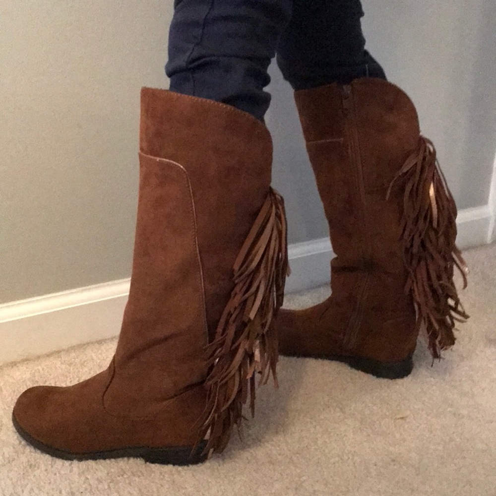 Girls faux suede fringe boots