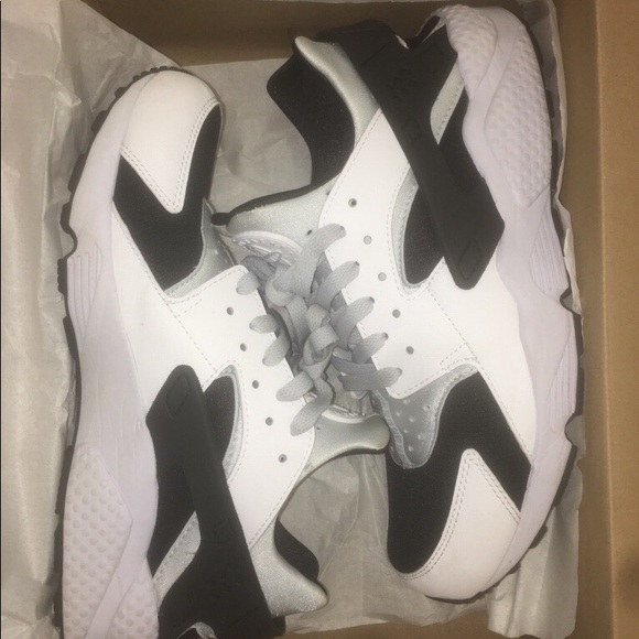 Nike Huarache - Picture 1 of 5