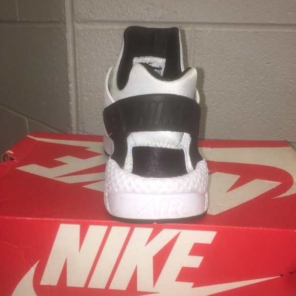 Nike Huarache - Picture 3 of 5