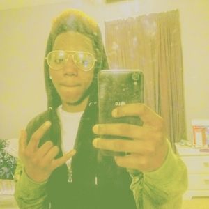 Meet your Posher, Devontae