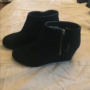 Zipper ankle boots