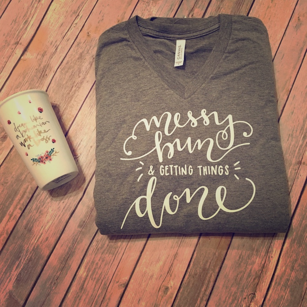 Messy Bun Graphic Tee - Picture 3 of 4