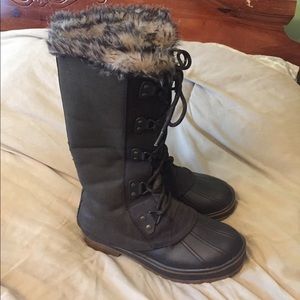 Fur lined winter weatherproof boots
