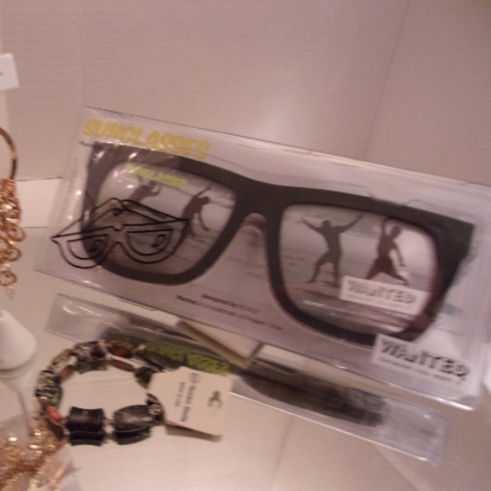 NWTS $48 RETAIL EARRINGS  BRACELET & PICTURE FRAME - Picture 2 of 7