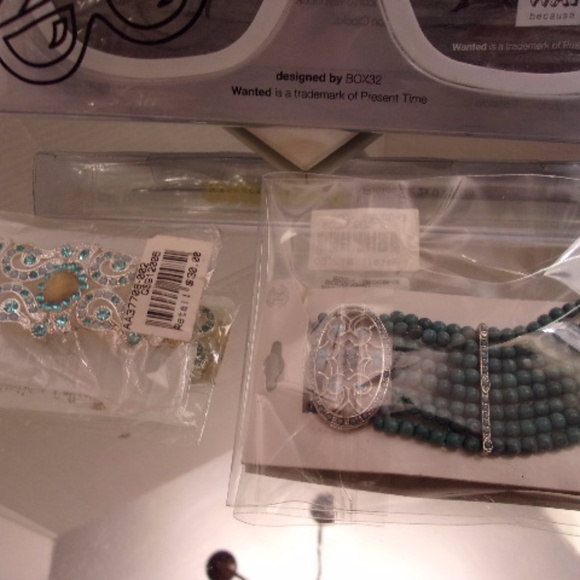 NWTS $58 RETAIL BRACELETS & PICTURE FRAME - Picture 2 of 5