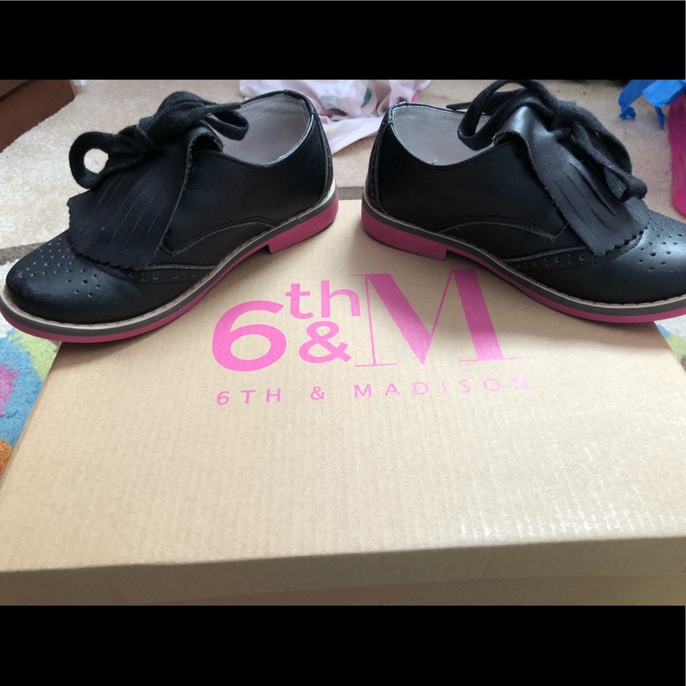 Girls size 11 college brogue style shoe