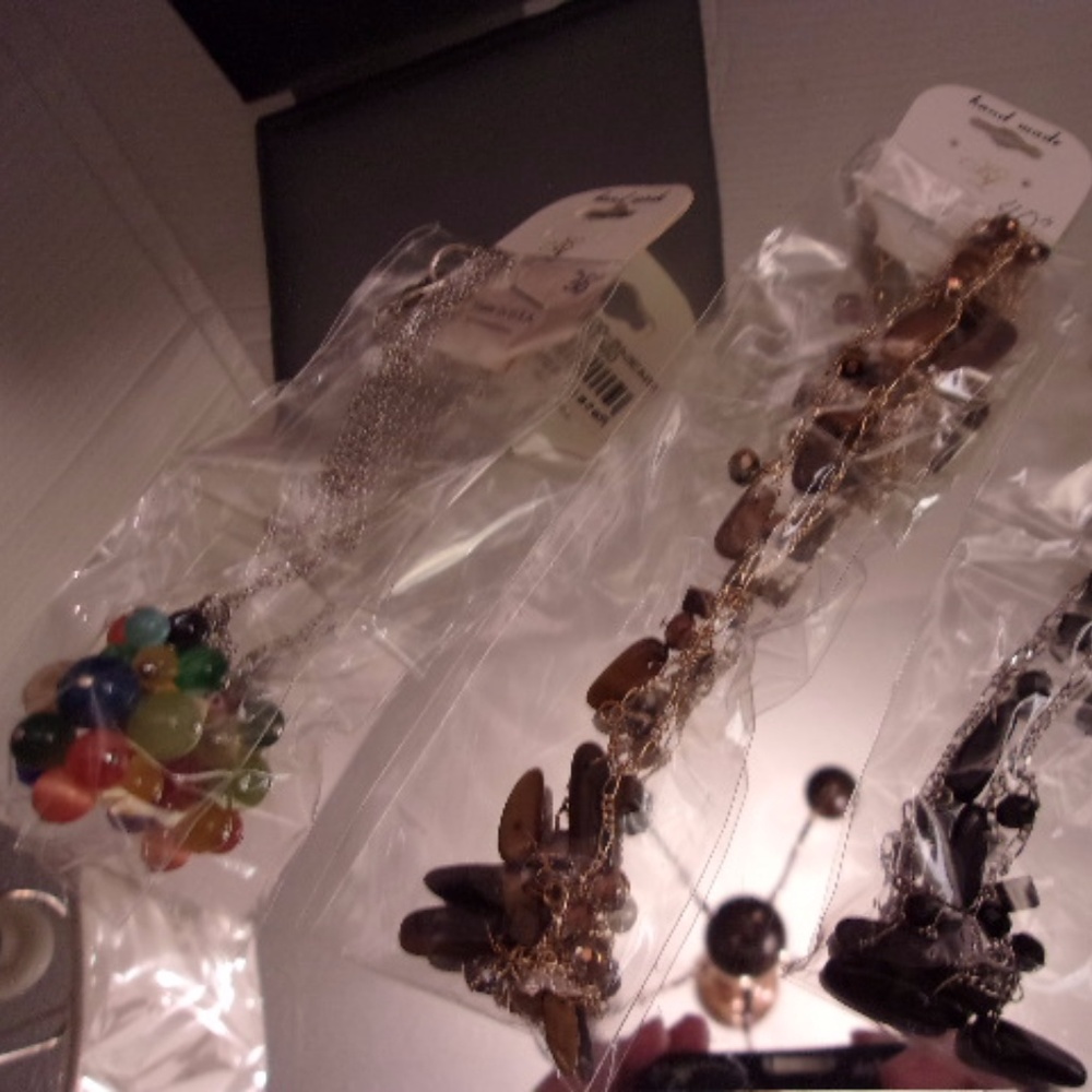 NWTS $85 RETAIL KL HAND MADE EARRINGS & NECKLACES